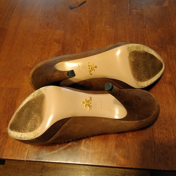 Prada - Picture 3 of 8